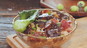 期間用開(kāi)水燙熟青菜，煎好荷包蛋~ （懶人可忽略此步）