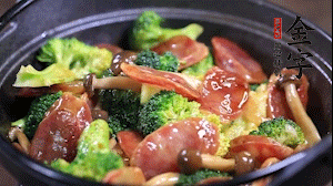 出鍋前加少許鹽、水淀粉即可。