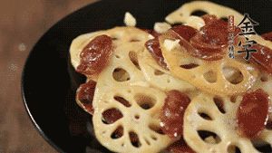 出鍋前加少許鹽調(diào)味，撒上蔥花即可。