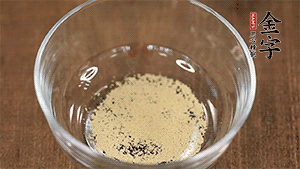 純牛奶溶解稀釋酵母。