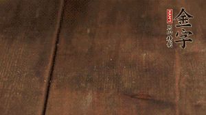 小玉米洗凈，對切。