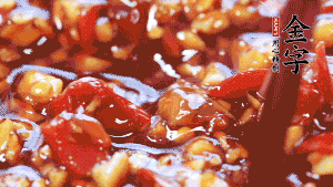 加入蒜末后攪拌均勻，讓每一種味道更加融合。(這個醬汁是不是看起來很誘人啊^_^)