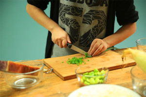 當然，如果你愛吃蔥，可以切點蔥花加入。