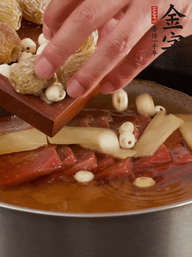 待冰糖融化后，放入蜜棗、蓮子同蒸25分鐘左右。