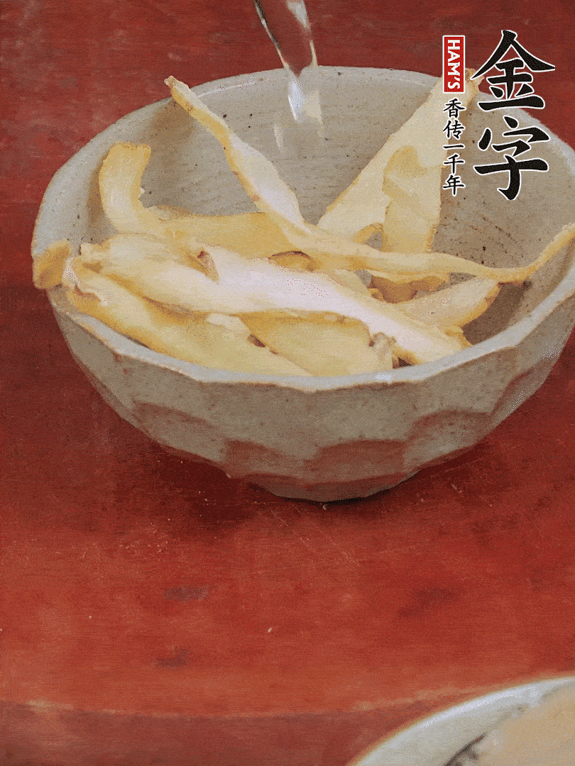 玉竹、花菇分別清水泡發(fā)。