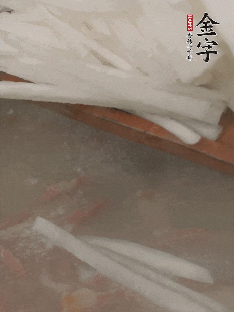 放蘿卜絲，燉5分鐘。