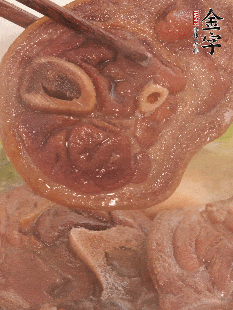 大火燒開后，調(diào)成小火燜煮30分鐘，煮至蓮藕軟糯。