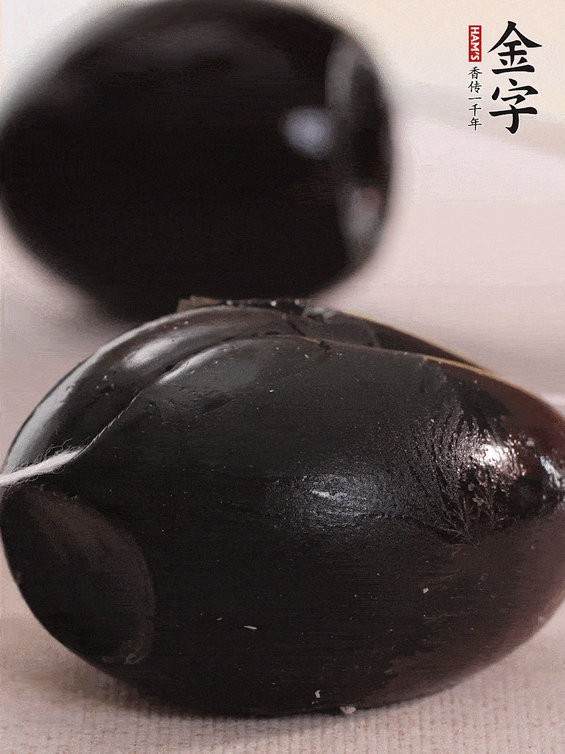 娃娃菜金針菇去跟洗凈，皮蛋改刀。