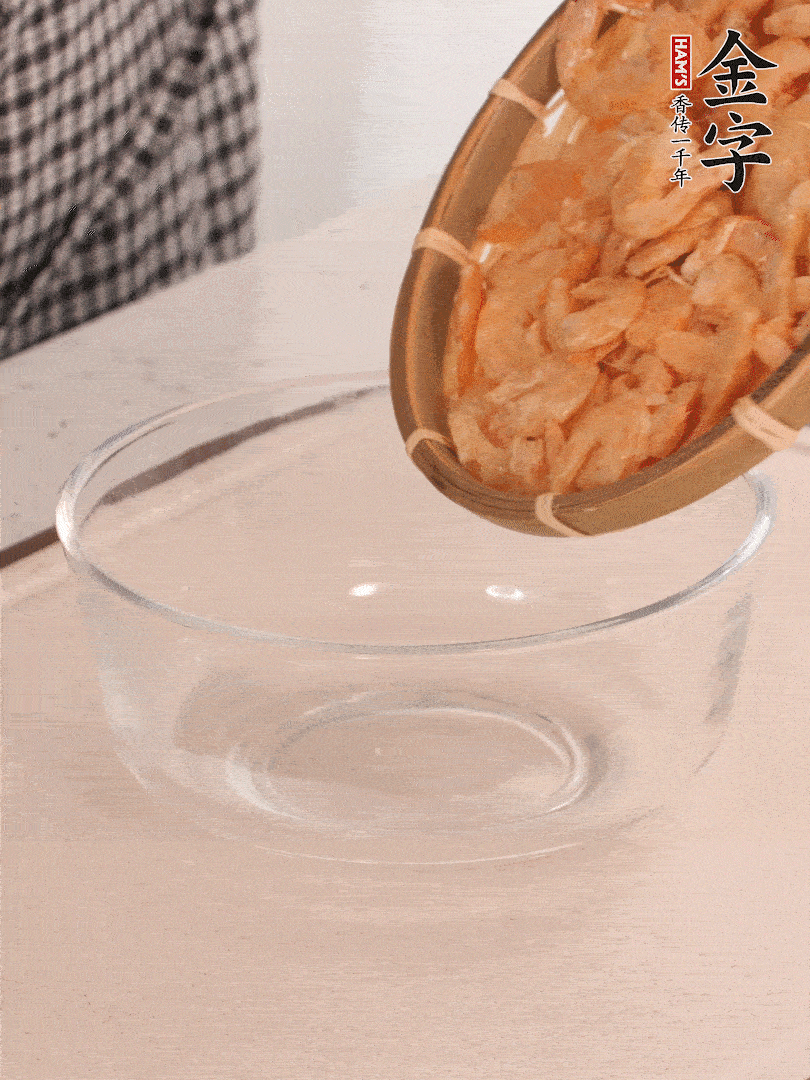 海米提前用溫水浸泡一會。