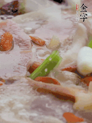 最后下枸杞、蒜白。