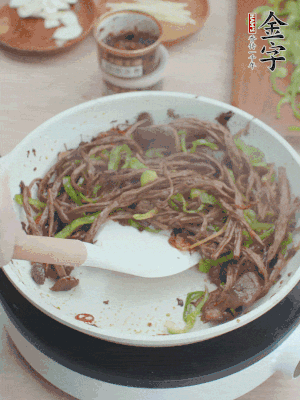 少許鹽調(diào)味。