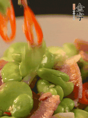 加清水略微煮2分鐘即可出鍋。