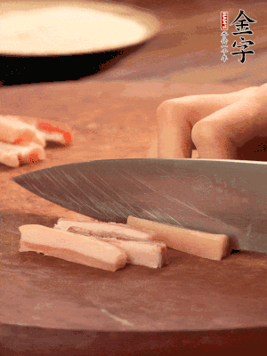 金字淡咸肉切丁。