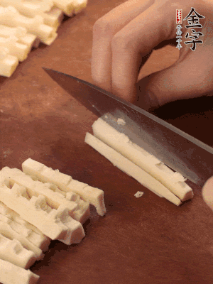 春筍、香菇分別切丁。