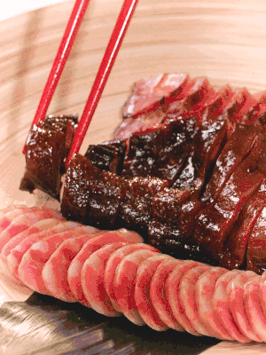 香腸、醬肉適合切片、醬鴨適合切塊。