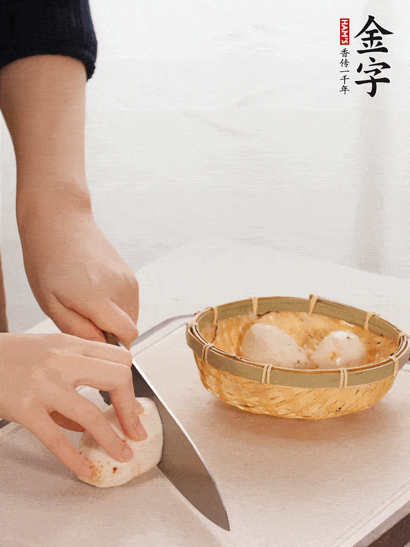 芋艿去皮，切塊