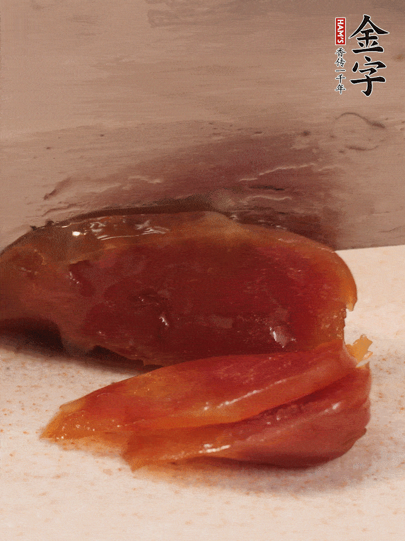 臘腸煮熟后，切薄片