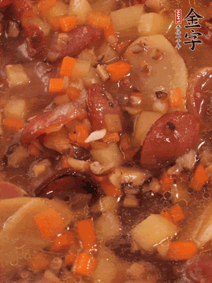 加大半碗水，沒(méi)過(guò)大部分食材