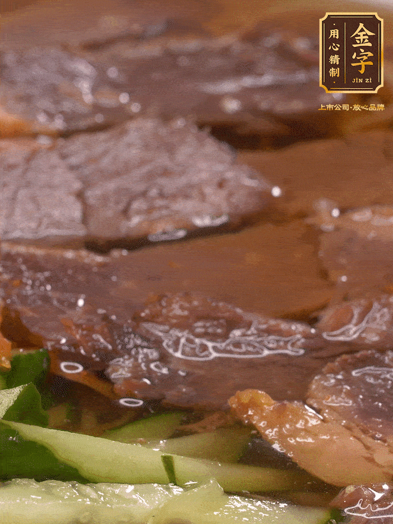 養(yǎng)麥冷面，涼水中清洗浸泡5分鐘，沸水中煮3分鐘，涼水漂洗沖涼