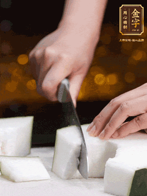 薏米提前浸泡好。冬瓜帶皮洗凈切塊