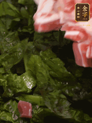 大米淘洗干凈，把食材全部放進(jìn)去，加適量水?dāng)嚢杈鶆?>
					</div>
					<span>步驟 3/5</span>
					<p>大米淘洗干凈，把食材全部放進(jìn)去，加適量水?dāng)嚢杈鶆?/p>
				</li><li>
					<div   id=