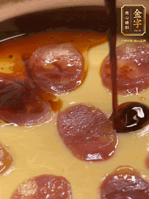 再撒上蔥花，生抽，芝麻油