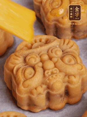 冷卻5分鐘刷上蛋液，160℃再烤10分鐘，回油1晚更香