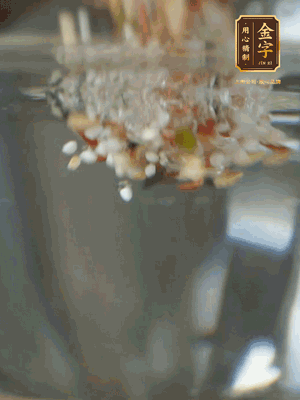 雜糧提前浸泡6小時(shí)，洗凈后下砂鍋