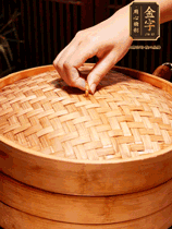 麻辣香腸蒸10分鐘，切成片，蒜苗切斜段，姜蒜干辣椒小米椒切碎