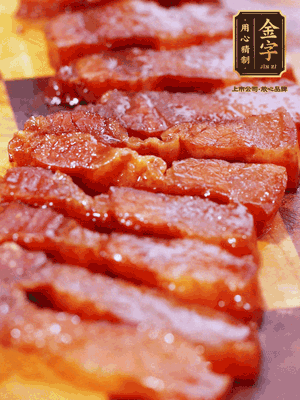 金字醬油肉煮熟，切片