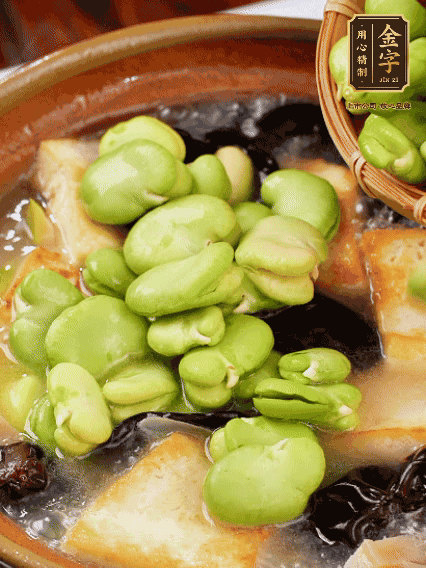 最后可以放豆瓣、木耳煮熟，依照個人口味加點鹽調(diào)味