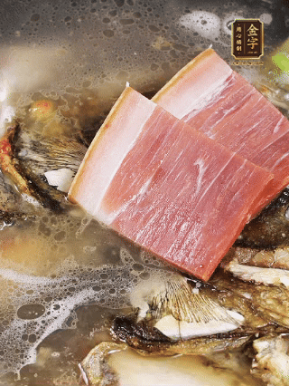 大火燒開，大火煮10~15分鐘。放入切好的豆腐，再煮5分鐘大火燒開，大火煮10~15分鐘。放入切好的豆腐，再煮5分鐘